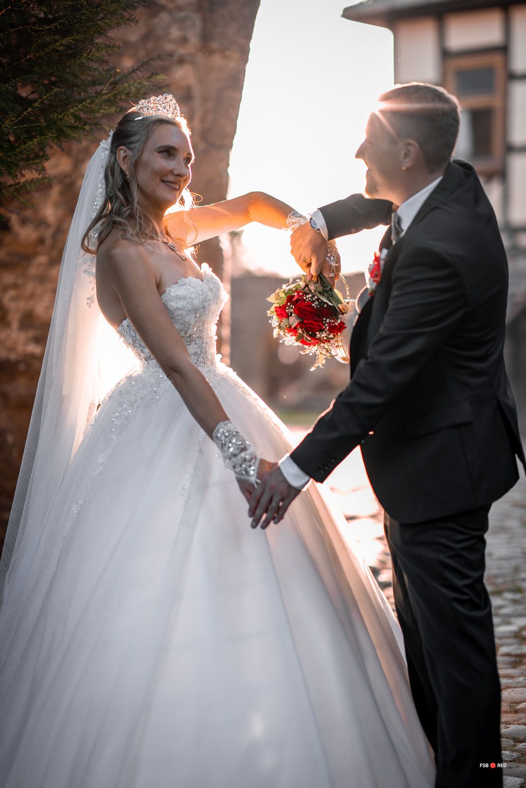 Brautpaar beim Fotoshooting mit Hochzeitsfotograf Matthias Becker