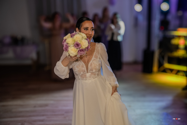 Brautstrauß werfen - fotografiert von Matthias Becker aka DeeJayBakerman von FSB.RED und Hochzeit.Wien