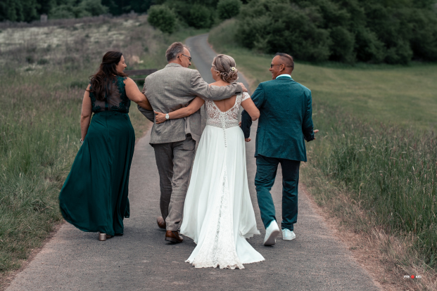 Trauzeugen und Brautpaar Fotografie von Matthias Becker aka DeeJayBakerman von FSB.RED und Hochzeit.Wien